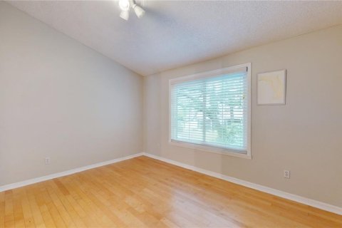 Condo in Temple Terrace, Florida, 2 bedrooms  № 1204916 - photo 17