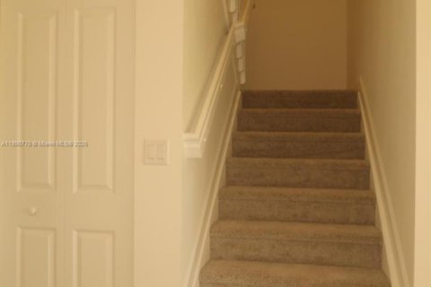 Adosado en alquiler en Homestead, Florida, 3 dormitorios № 1945403 - foto 6