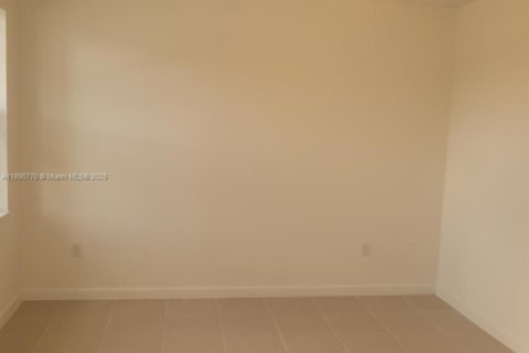 Adosado en alquiler en Homestead, Florida, 3 dormitorios № 1945403 - foto 3