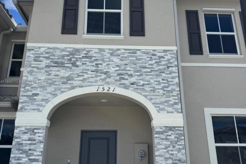 Adosado en Homestead, Florida 3 dormitorios № 1945403