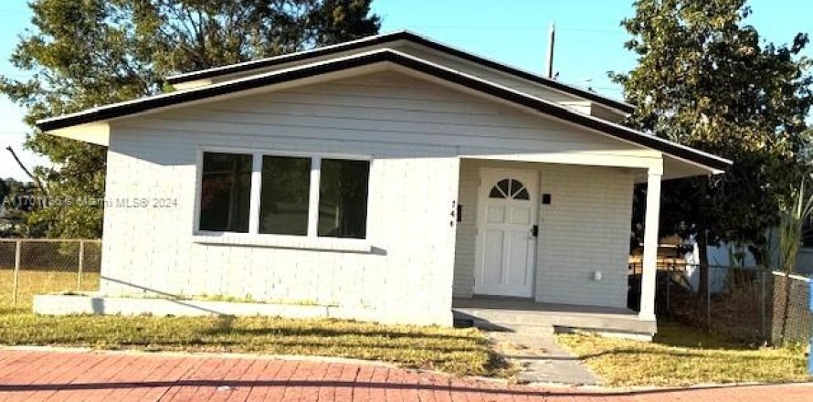 House in Sebring, Florida 3 bedrooms № 1752454