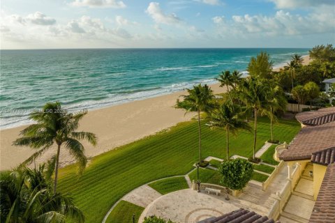 House in Golden Beach, Florida 13 bedrooms, 2201.32 sq.m. № 2046430 - photo 16