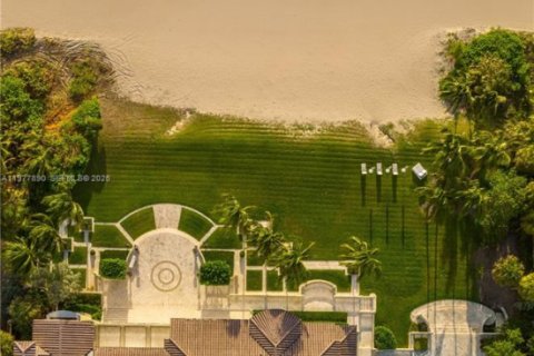 House in Golden Beach, Florida 13 bedrooms, 2201.32 sq.m. № 2046430 - photo 8