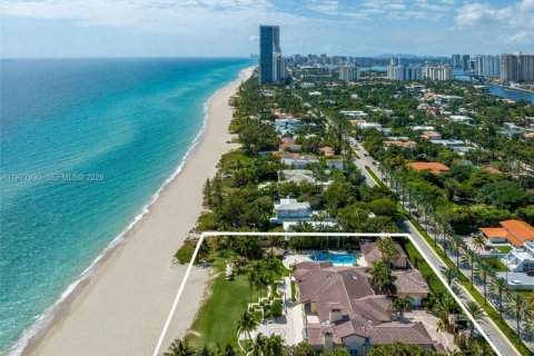 House in Golden Beach, Florida 13 bedrooms, 2201.32 sq.m. № 2046430 - photo 13