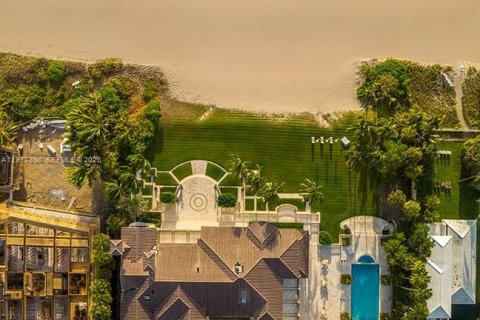 House in Golden Beach, Florida 13 bedrooms, 2201.32 sq.m. № 2046430 - photo 19