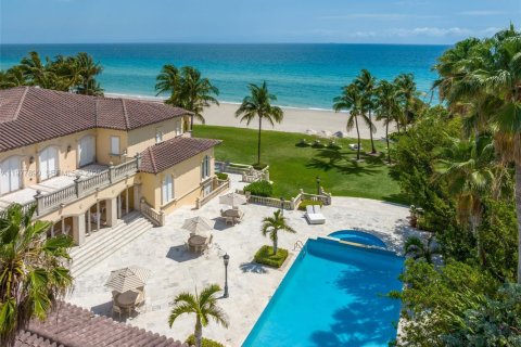 House in Golden Beach, Florida 13 bedrooms, 2201.32 sq.m. № 2046430 - photo 5