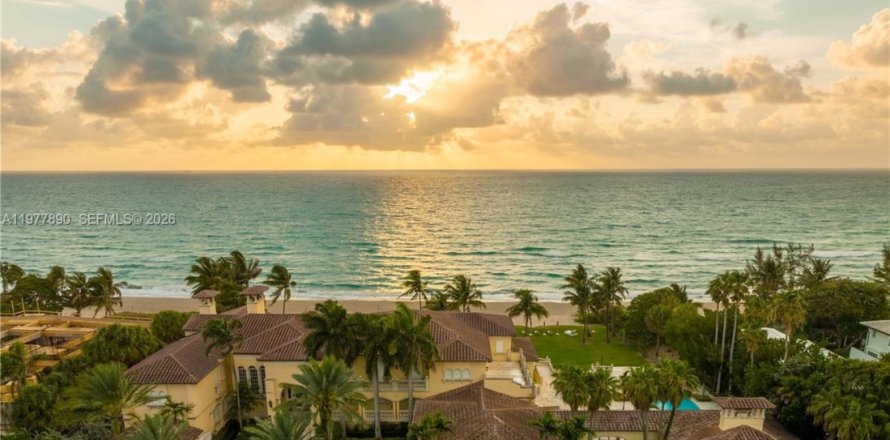 House in Golden Beach, Florida 13 bedrooms, 2201.32 sq.m. № 2046430