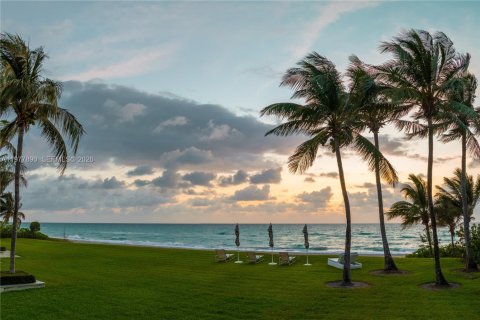 House in Golden Beach, Florida 13 bedrooms, 2201.32 sq.m. № 2046430 - photo 15