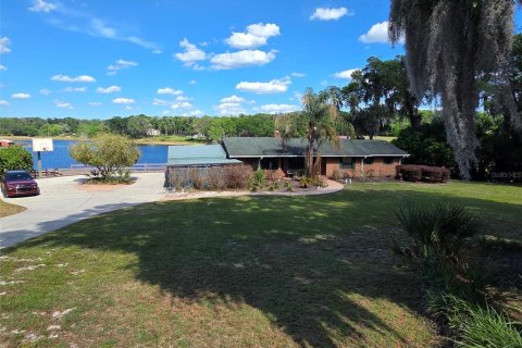House in DeLand, Florida 4 bedrooms, 246.66 sq.m. № 2103215 - photo 4