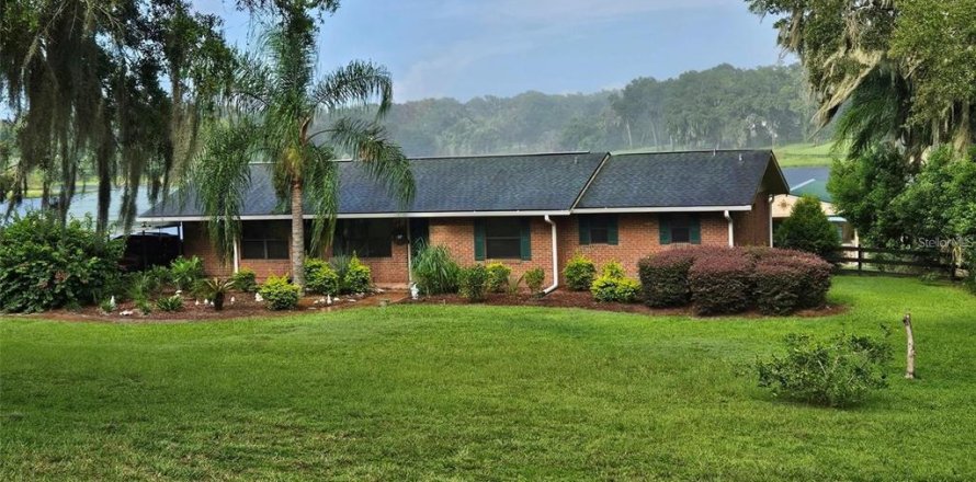 House in DeLand, Florida 4 bedrooms, 246.66 sq.m. № 2103215