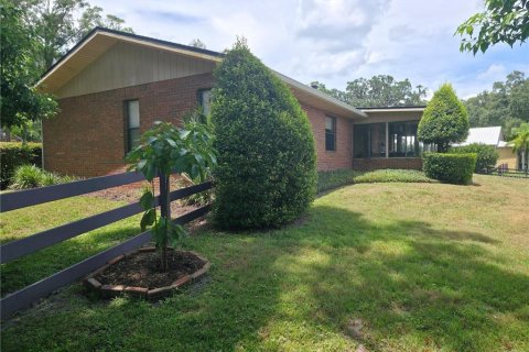 House in DeLand, Florida 4 bedrooms, 246.66 sq.m. № 2103215 - photo 20