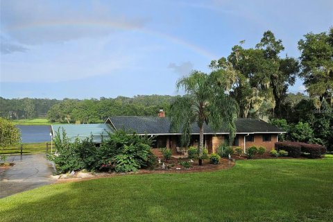 House in DeLand, Florida 4 bedrooms, 246.66 sq.m. № 2103215 - photo 2