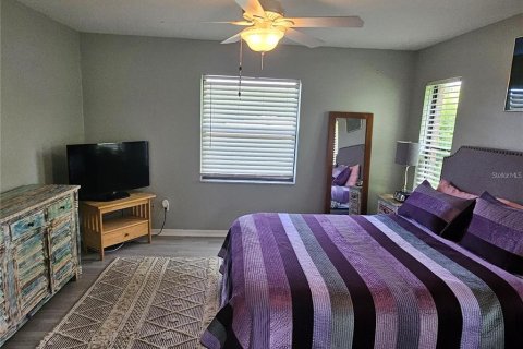 House in DeLand, Florida 4 bedrooms, 246.66 sq.m. № 2103215 - photo 12