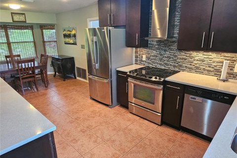 House in DeLand, Florida 4 bedrooms, 246.66 sq.m. № 2103215 - photo 8