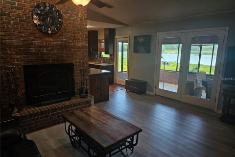 House in DeLand, Florida 4 bedrooms, 246.66 sq.m. № 2103215 - photo 11