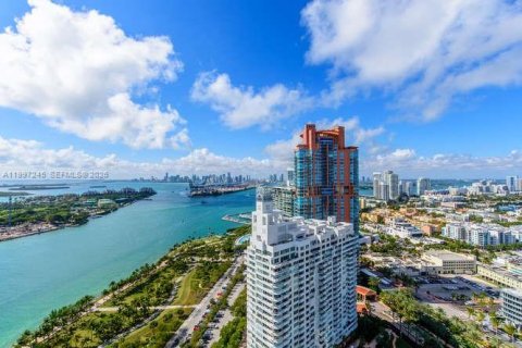 Condo in Miami Beach, Florida, 2 bedrooms № 2243326 - photo 24