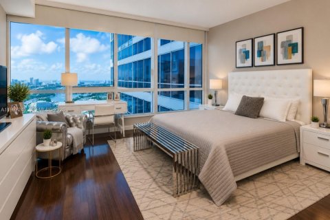 Condo in Miami Beach, Florida, 2 bedrooms № 2243326 - photo 16
