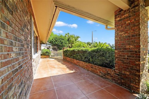 House in Plant City, Florida 3 bedrooms, 217.76 sq.m. № 1899808 - photo 14