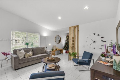 Casa en venta en Weston, Florida, 3 dormitorios, 142.42 m2 № 1984560 - foto 5