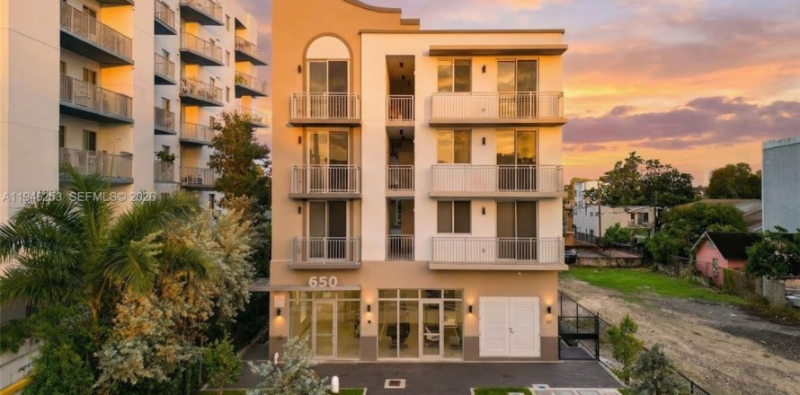 Estudio en Miami, Florida № 2002364