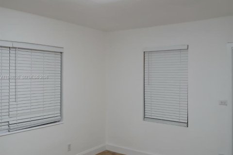 Снять в аренду виллу или дом в Майами, Флорида 1 спальня, 696.21м2, № 2005532 - фото 6