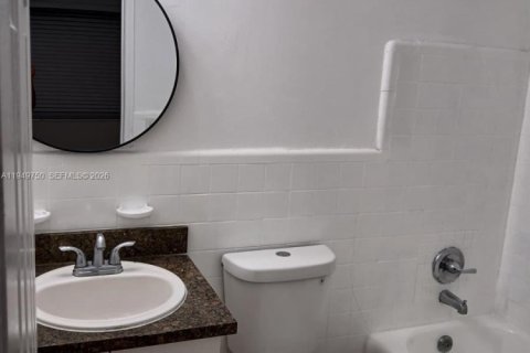 Снять в аренду виллу или дом в Майами, Флорида 1 спальня, 696.21м2, № 2005532 - фото 9