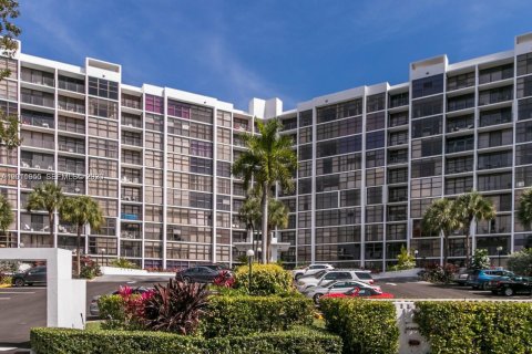 Condominio en alquiler en Hallandale Beach, Florida, 2 dormitorios, 132.85 m2 № 2074939 - foto 3