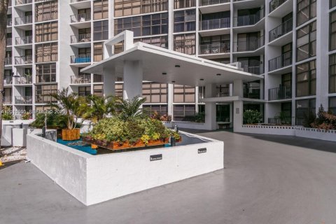Condominio en alquiler en Hallandale Beach, Florida, 2 dormitorios, 132.85 m2 № 2074939 - foto 5