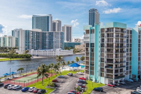 Condominio en alquiler en Hallandale Beach, Florida, 2 dormitorios, 132.85 m2 № 2074939 - foto 22