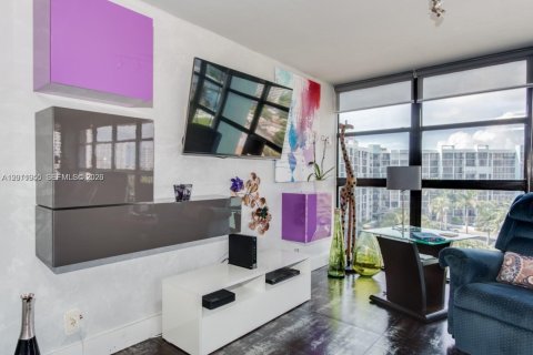 Condominio en alquiler en Hallandale Beach, Florida, 2 dormitorios, 132.85 m2 № 2074939 - foto 15