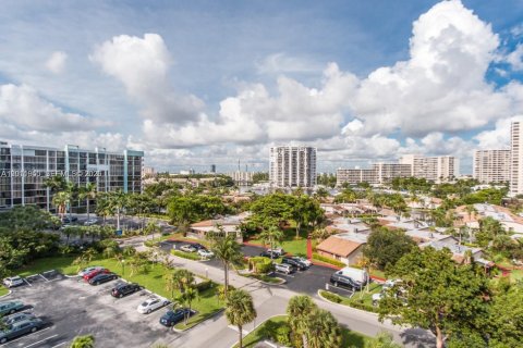 Condominio en alquiler en Hallandale Beach, Florida, 2 dormitorios, 132.85 m2 № 2074939 - foto 23