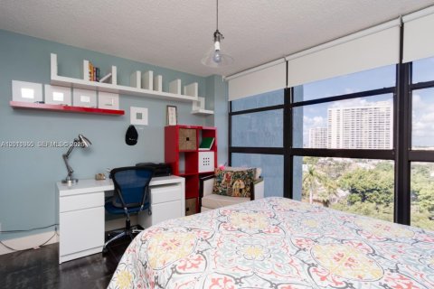 Condominio en alquiler en Hallandale Beach, Florida, 2 dormitorios, 132.85 m2 № 2074939 - foto 30
