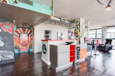 Condominio en Hallandale Beach, Florida, 2 dormitorios  № 2074939