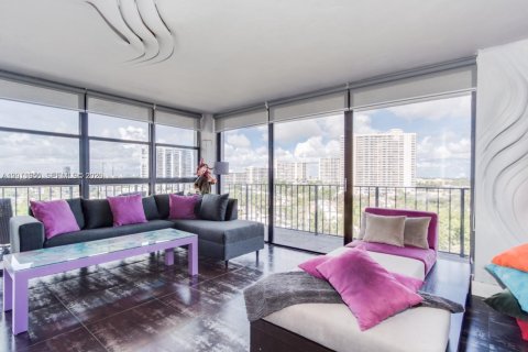 Condominio en alquiler en Hallandale Beach, Florida, 2 dormitorios, 132.85 m2 № 2074939 - foto 25