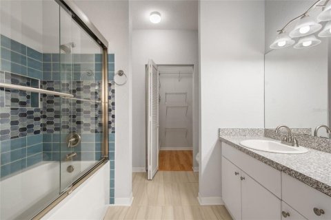 Condo in Orlando, Florida, 1 bedroom  № 2221920 - photo 5