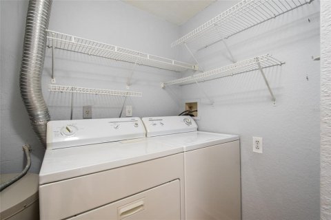 Condo in Orlando, Florida, 1 bedroom  № 2221920 - photo 14