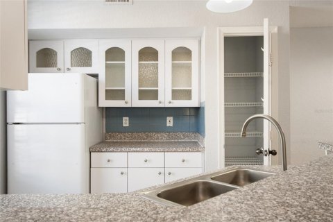 Condo in Orlando, Florida, 1 bedroom  № 2221920 - photo 30