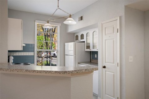 Condo in Orlando, Florida, 1 bedroom  № 2221920 - photo 28