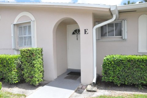 Copropriété à vendre à West Palm Beach, Floride: 2 chambres, 84.54 m2 № 2153816 - photo 2