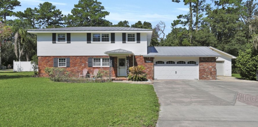 House in Jacksonville, Florida 4 bedrooms, 213.86 sq.m. № 770505