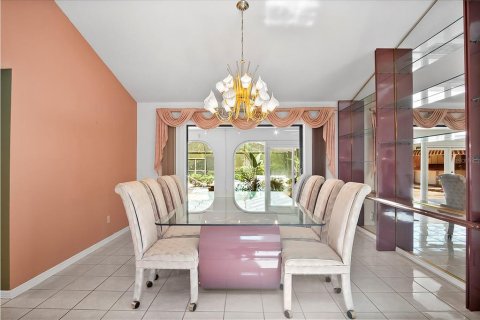 House in Weeki Wachee, Florida 4 bedrooms, 450.95 sq.m. № 1812813 - photo 10