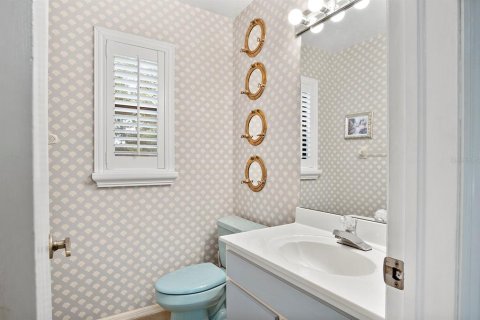 House in Weeki Wachee, Florida 4 bedrooms, 450.95 sq.m. № 1812813 - photo 21