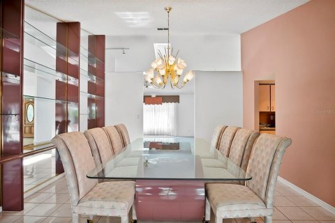 House in Weeki Wachee, Florida 4 bedrooms, 450.95 sq.m. № 1812813 - photo 11