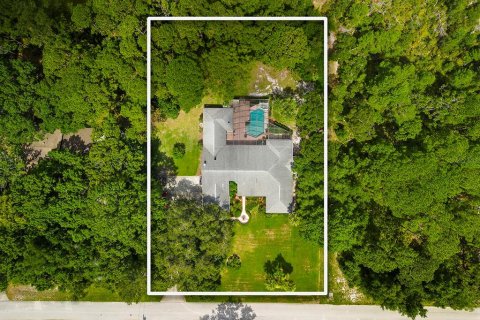 House in Weeki Wachee, Florida 4 bedrooms, 450.95 sq.m. № 1812813 - photo 3