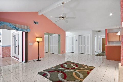 House in Weeki Wachee, Florida 4 bedrooms, 450.95 sq.m. № 1812813 - photo 19