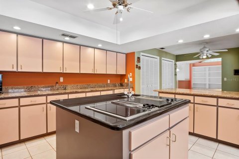 House in Weeki Wachee, Florida 4 bedrooms, 450.95 sq.m. № 1812813 - photo 15