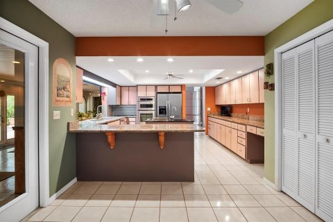 House in Weeki Wachee, Florida 4 bedrooms, 450.95 sq.m. № 1812813 - photo 12