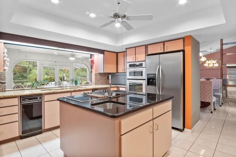 House in Weeki Wachee, Florida 4 bedrooms, 450.95 sq.m. № 1812813 - photo 13