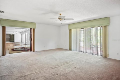House in Weeki Wachee, Florida 4 bedrooms, 450.95 sq.m. № 1812813 - photo 23