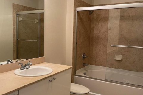 Condominio en alquiler en West Palm Beach, Florida, 2 dormitorios, 103.86 m2 № 1210420 - foto 1